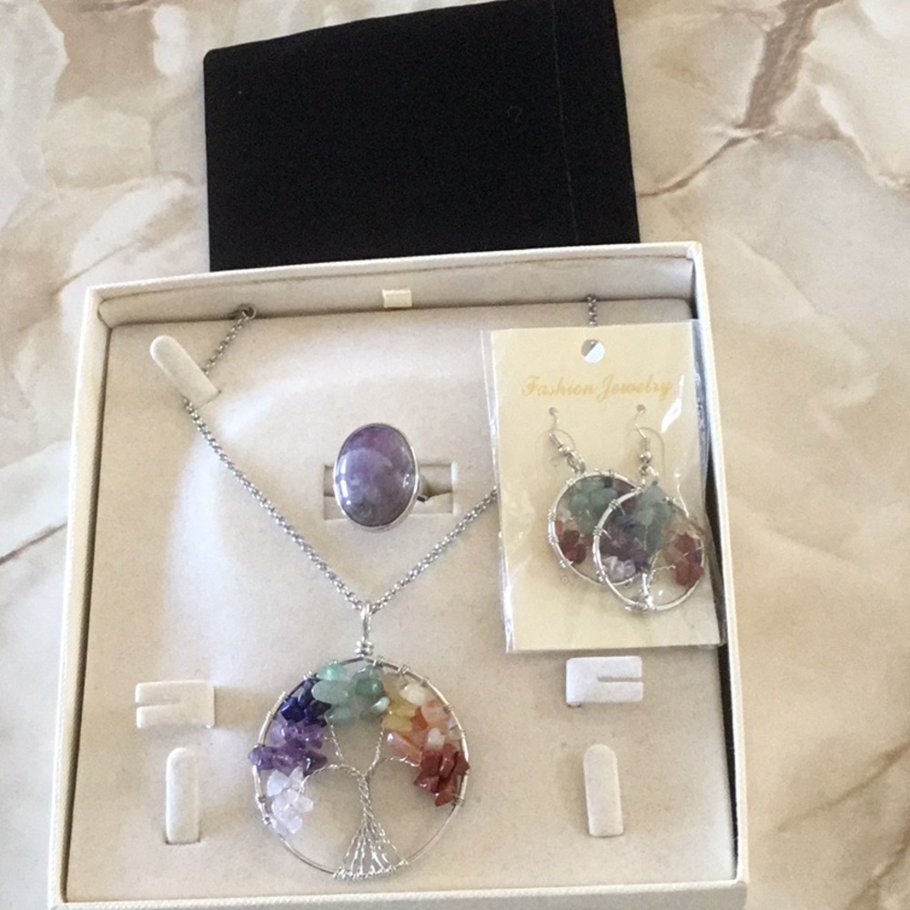 Natural different stones jewelry sets.